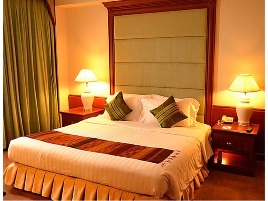 Charoen Thani Hotel, מלון