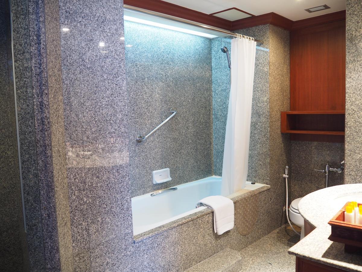 Charoen Thani Hotel,