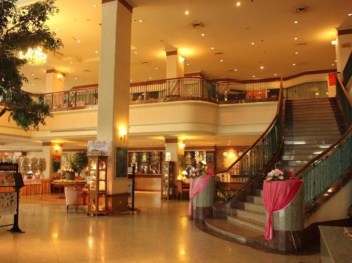 Charoen Thani Hotel, מלון