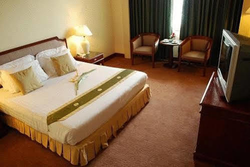 Charoen Thani Hotel,
