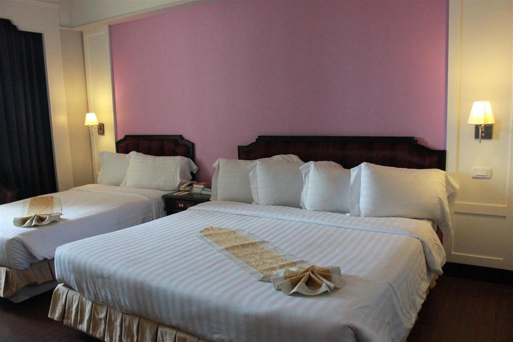 מלון Charoen Thani Hotel, 4*
