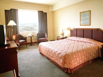 Charoen Thani Hotel, 4*