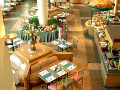 מלון Charoen Thani Hotel,